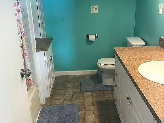 2nd image of 912 Garden Ave