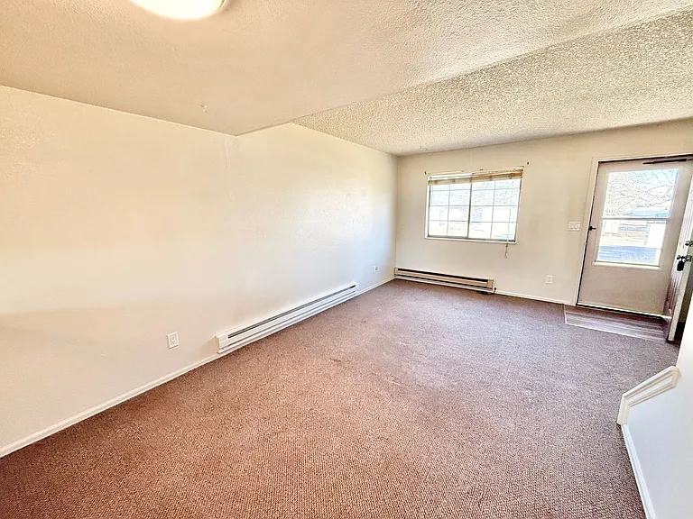 2 Bedroom/1.5 Bath in Great Location! — Photo 8
