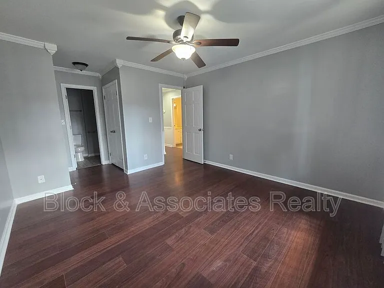702 Westbrook Ct — Photo 9