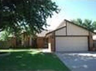 608 NE 14th St, Moore, OK 73160