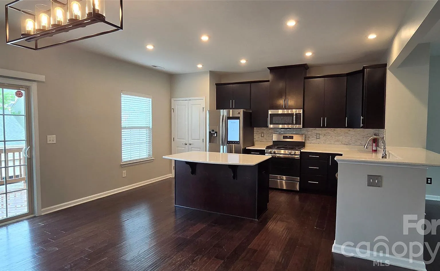 3 bed, 4.0 bath, $2,600 — Photo 2