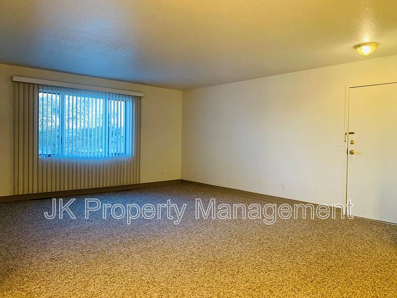 2 bed, 1.0 bath, 1120 sqft, $1,399 — Photo 3