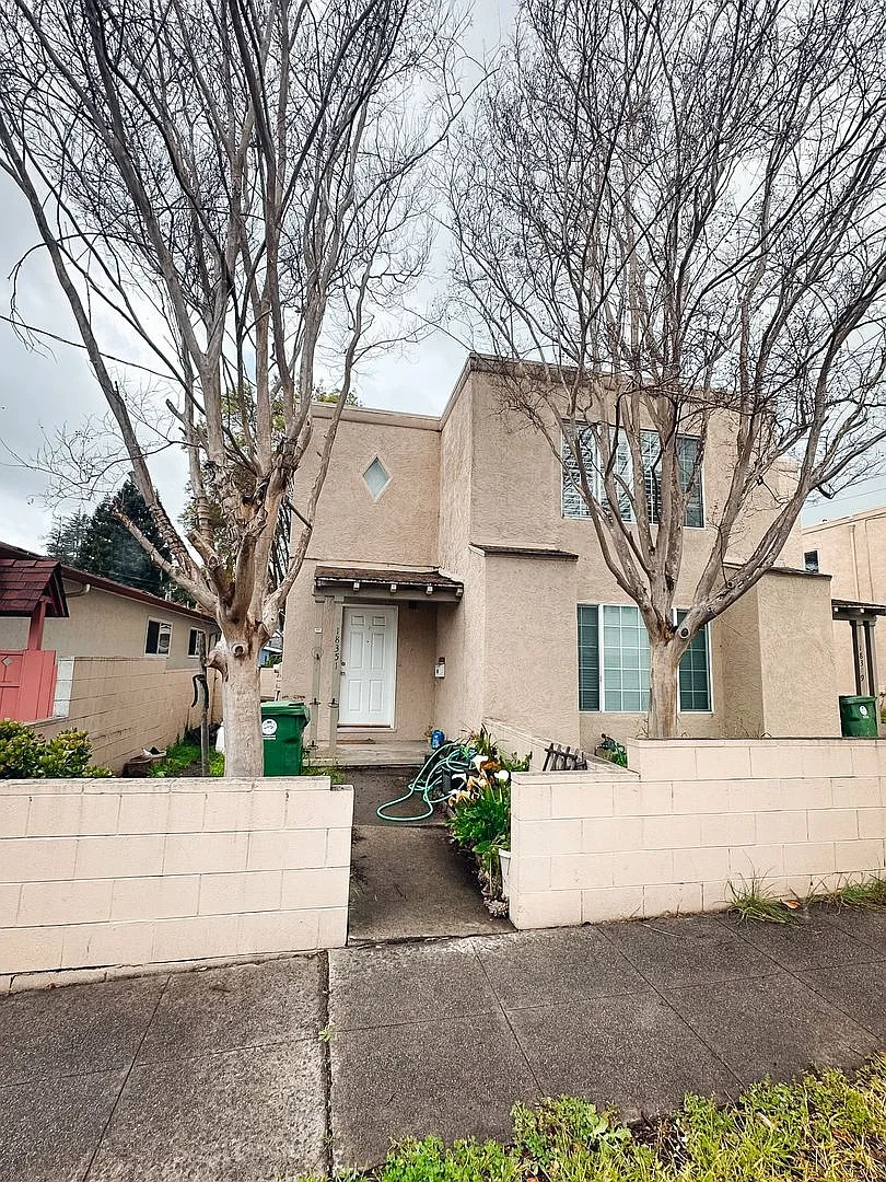 18351 Redwood Rd photo 1