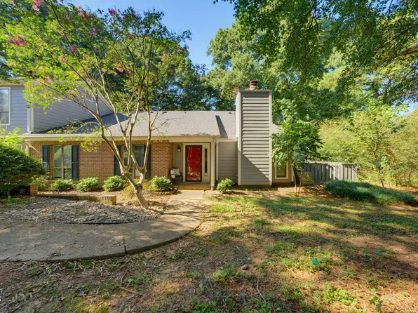 221 Clancy Cir, Cary, NC 27511