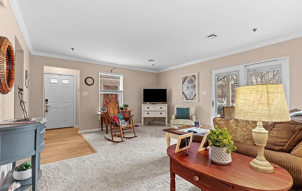2 bed, 1104 sqft, $1,300 — Photo 4