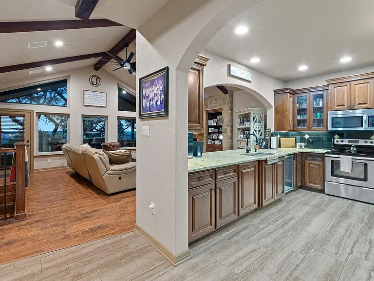 785 Lake Frst — Photo 15