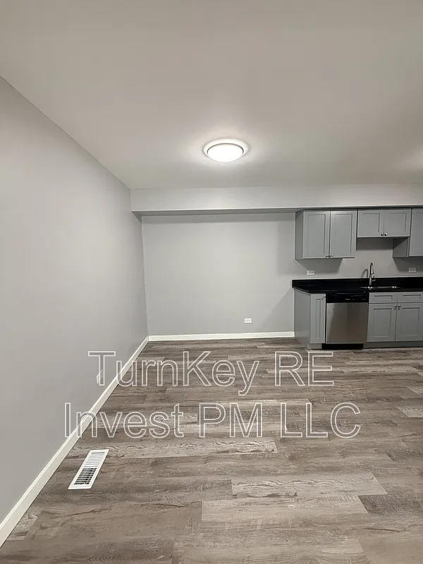 3 bed, 1.5 bath, 1000 sqft, $2,095 — Photo 4