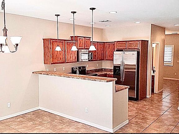 5th image of 3805 E Earll Dr Unit 3