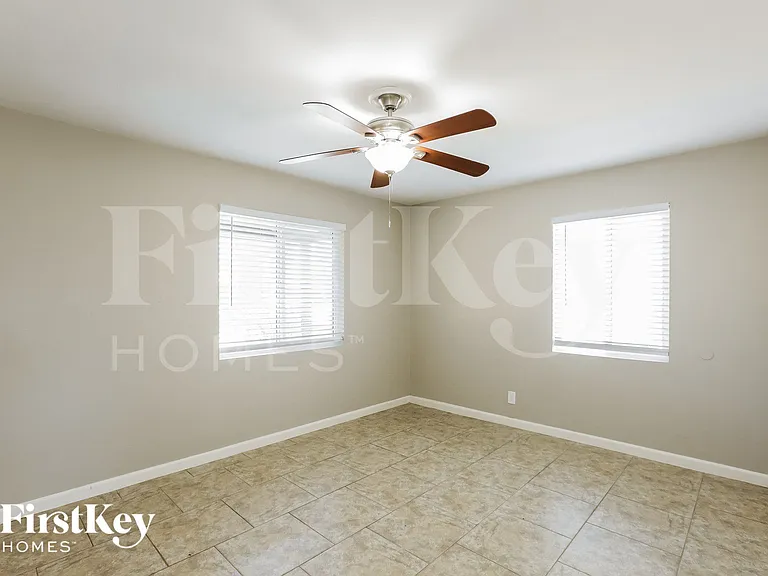 3625 N 21st Dr — Photo 11