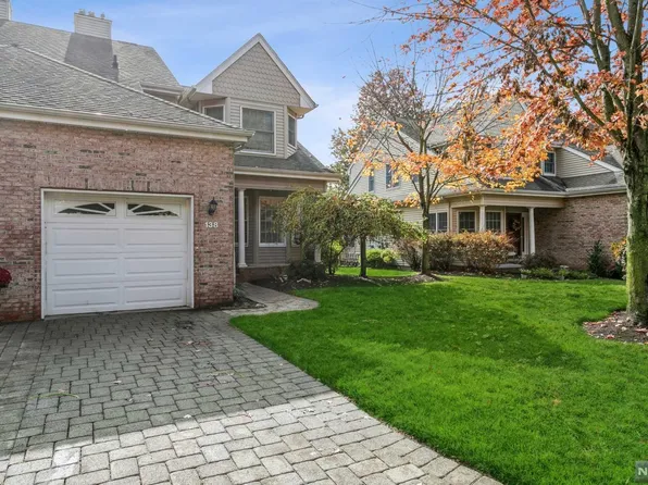 138 Carriage Ct, Allendale, NJ 07401
