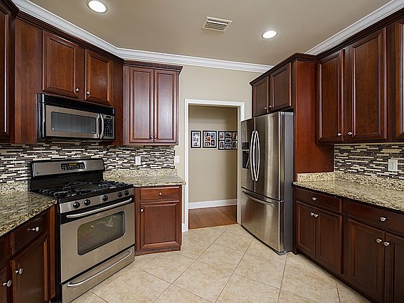 Spacious Custom Kitchen