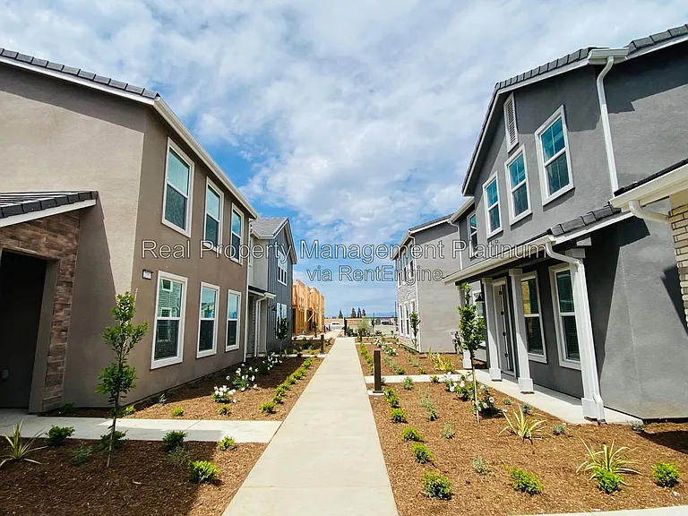 2752 E Tamarind Dr — Photo 40