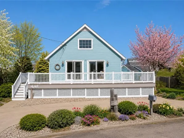 24 Redwood Dr, Narragansett, RI 02882