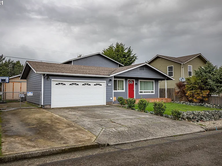 1694 Lincoln St — Photo 3
