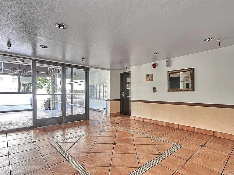 435 S Virgil Ave #320 — Photo 26