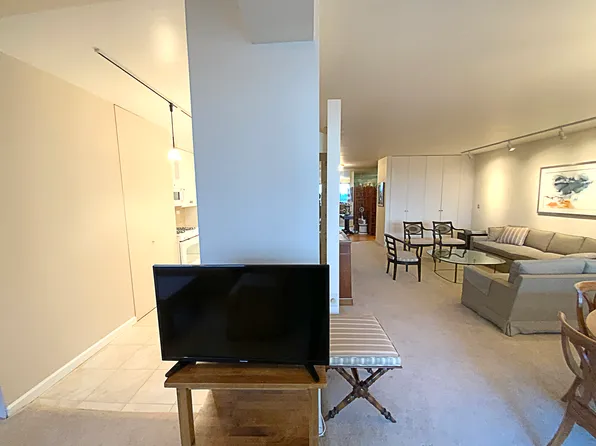 271-10 Grand Central Parkway image 7 of 16