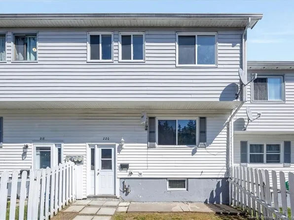 220 Tartan St, Saint John, NB E2K 2R7