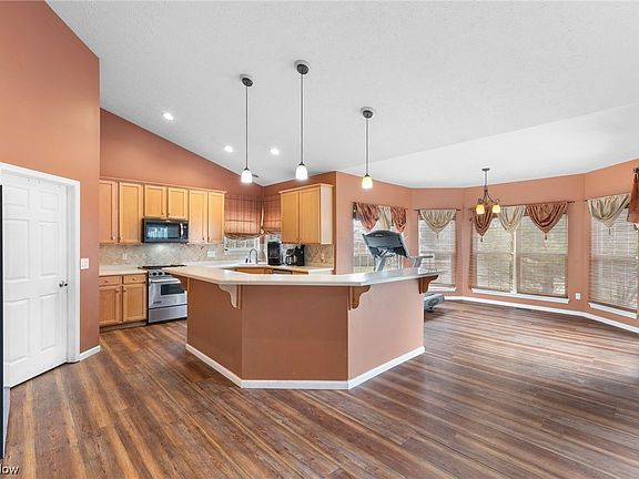 2nd image of 37100 Stone Creek Dr
