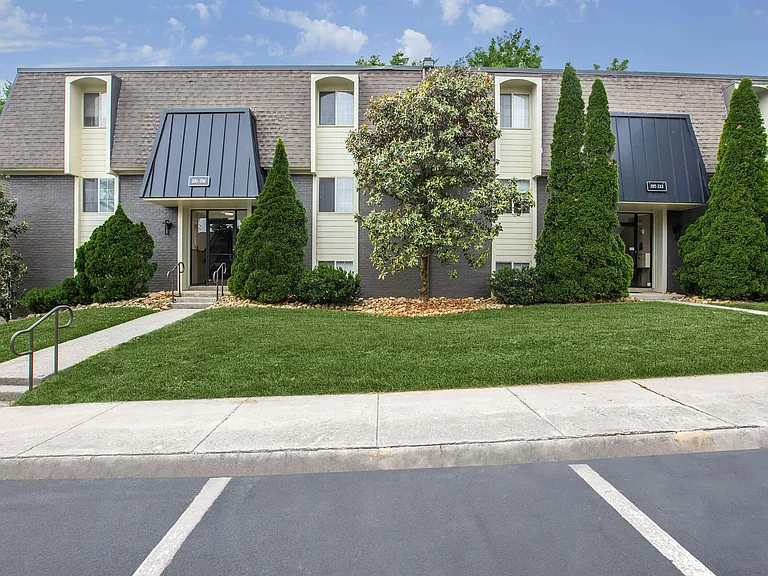 Kingston Pointe Apartments — Photo 44