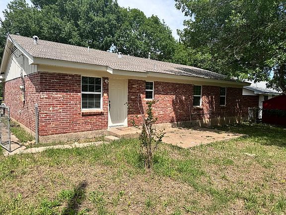 2nd image of 3213 Rosewood Dr