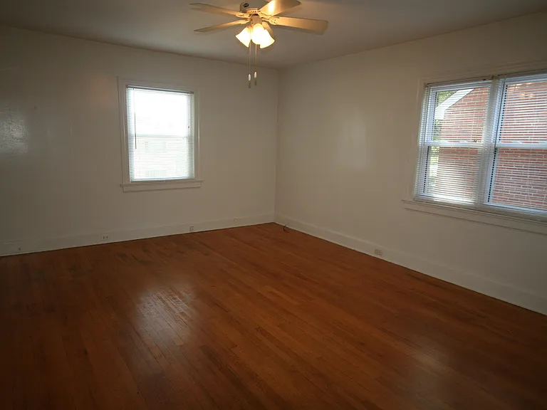 1404 W Chapel Hill St #C — Photo 3