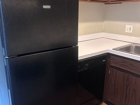 5th image of 2567 E Maple Rd APT 6