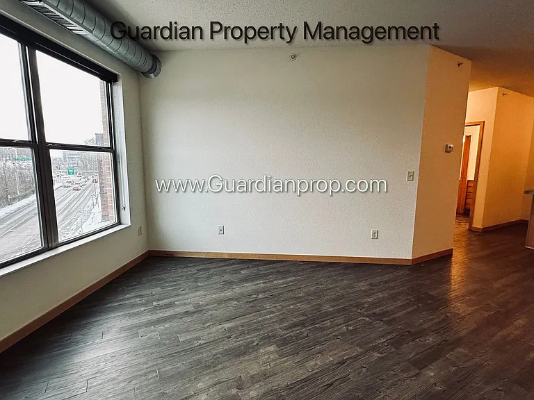 811 4th St SE #313 — Photo 5