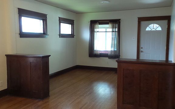 4th image of 1102 N Kelly Ave