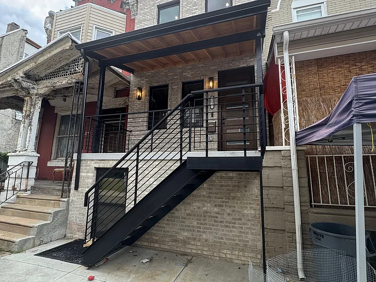 3237 Page St — Photo 2