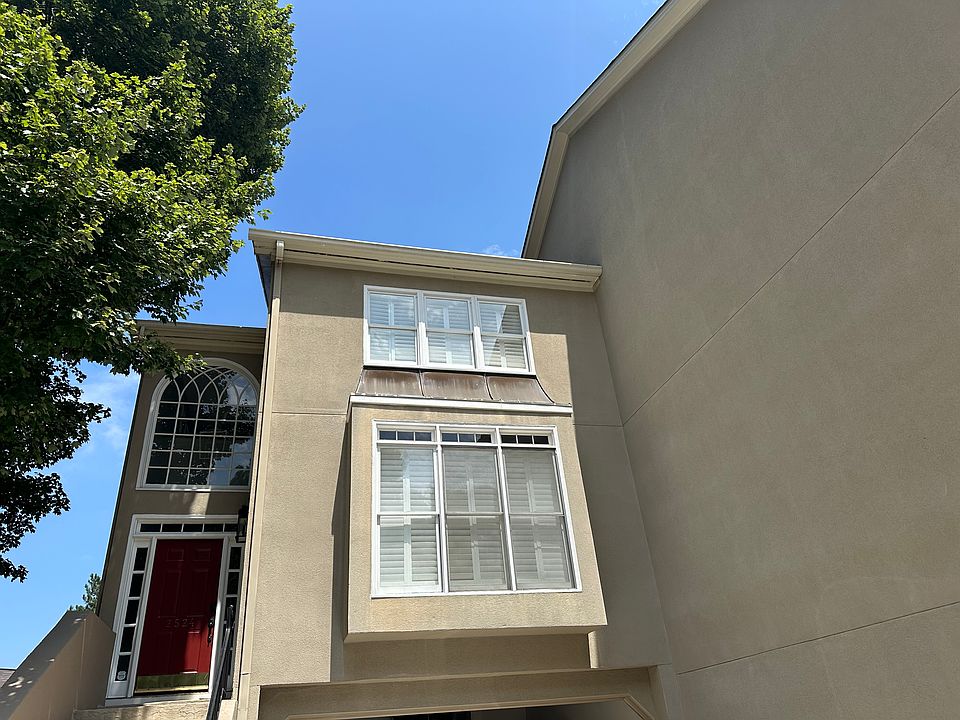 1st image of 2524 Oakwood Way SE