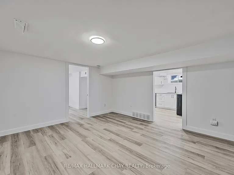 204 Tupper St W #LOWER — Photo 13