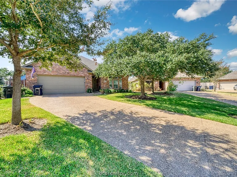 602 Clovis Ct — Photo 2