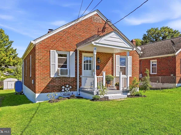 737 W 11th St, Front Royal, VA 22630