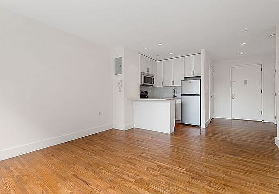 3rd image of 345 W 30th St APT 5D