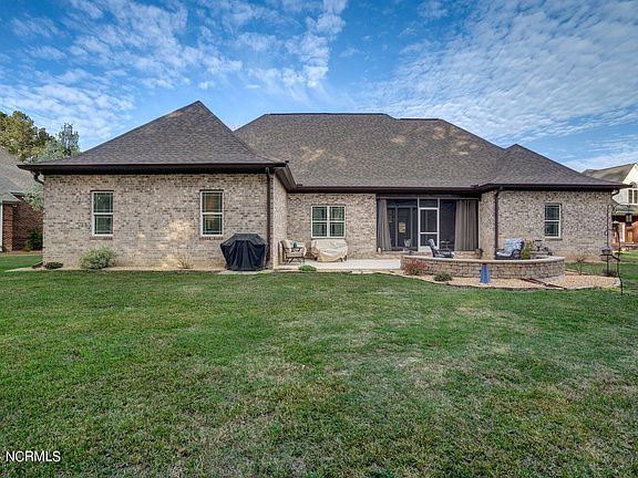 4th image of 803 S Baines Place