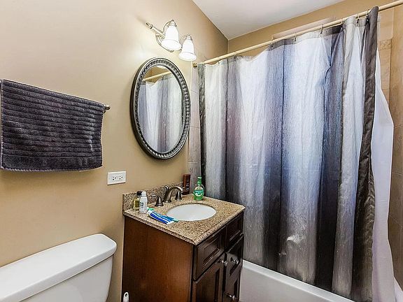5th image of 1422 N Talman Ave APT 2R