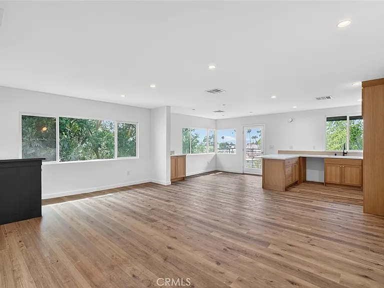 901 Micheltorena St — Photo 16