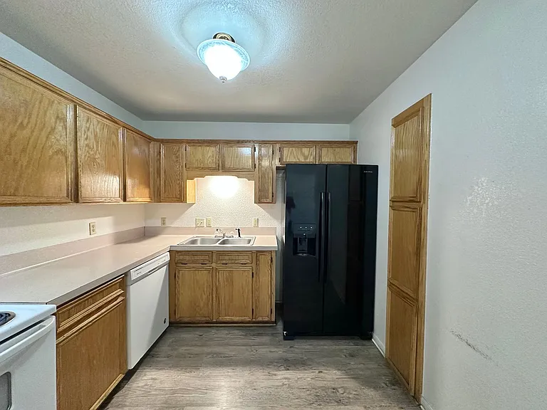 408 Alpine St — Photo 7