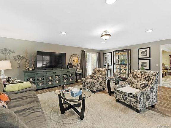 4th image of 63 Woodland Dr