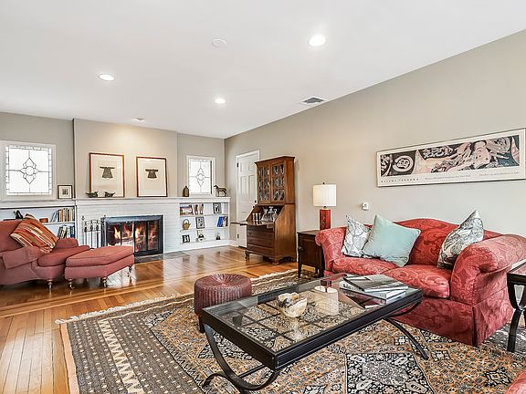 4th image of 519 Almena Ave