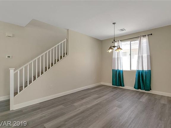 5th image of 216 Hickory Heights Ave