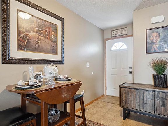 3rd image of 10 Alydar Dr