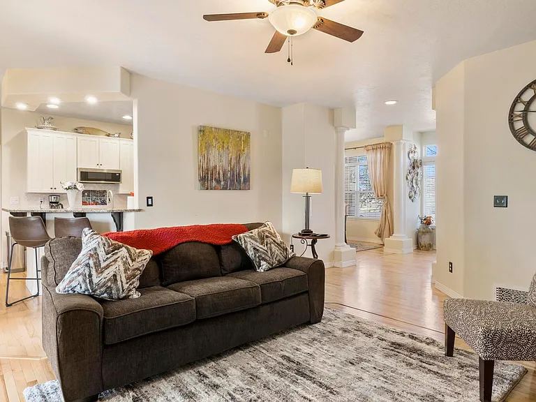 Living Room with fireplace