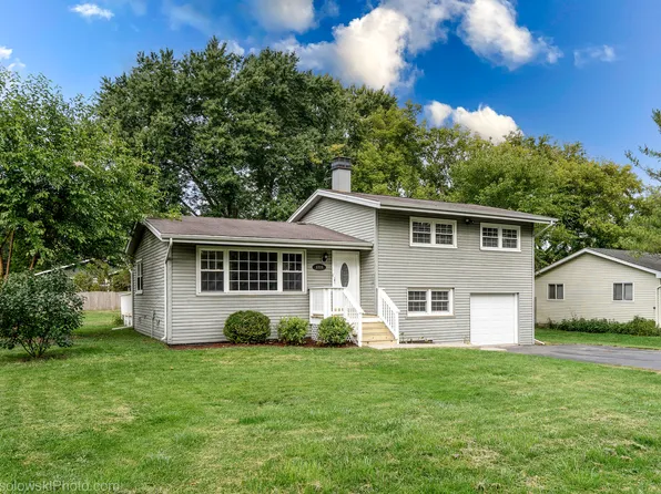 1715 Flower St, McHenry, IL 60050