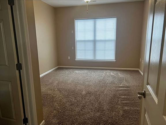 4th image of 5826 Broadway St #1014