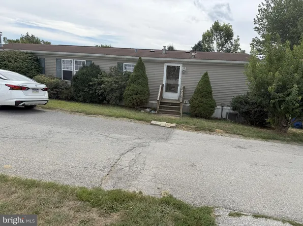 110 Erica Cir, Honey Brook, PA 19344