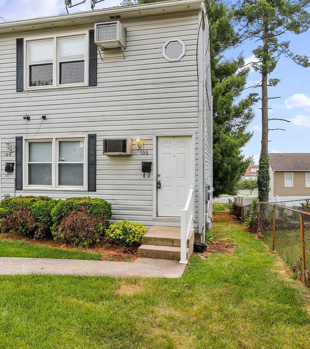 2 bed, 1.0 bath, 900 sqft, $1,200 — Photo 2