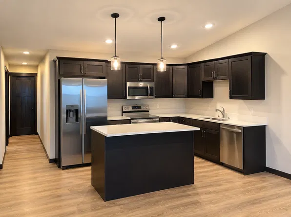 725 Glacier Dr, Altoona, WI 54720
