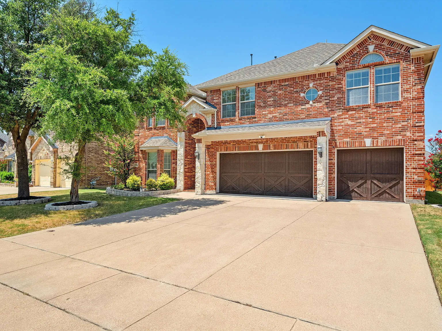 5 bed, 3949 sqft, $6,600 — Photo 3