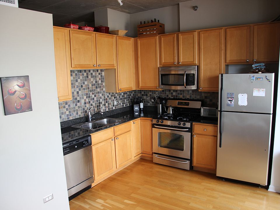 1st image of 1122 W Catalpa Ave APT 611